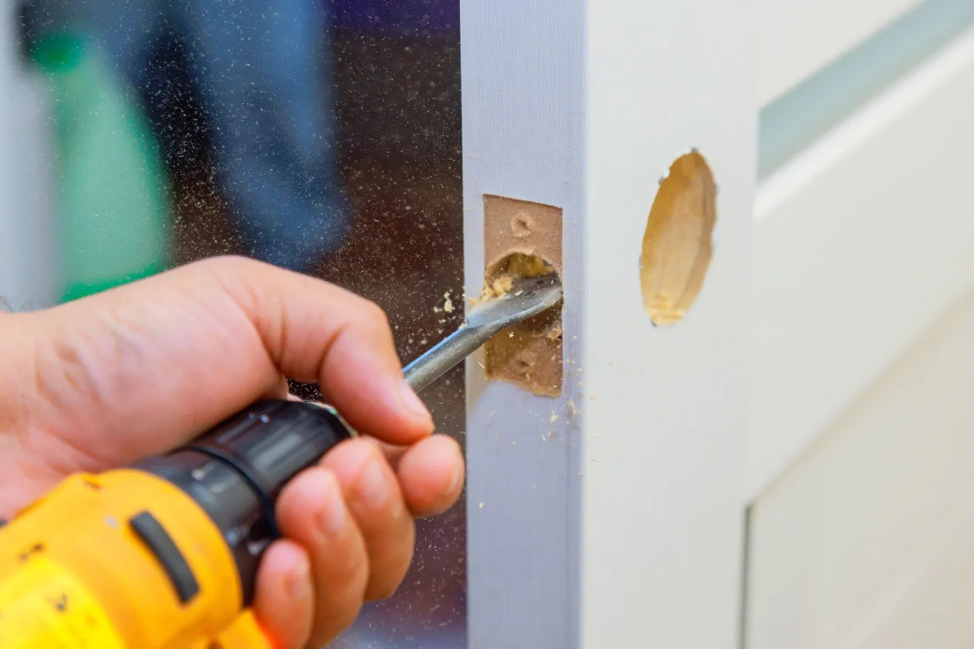 Réglage d'une serrure de porte d'entrée dans le 20e arrondissement de Paris, secteur Ménilmontant